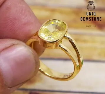 Men’s Yellow Sapphire Signet Ring: Modern Sophistication