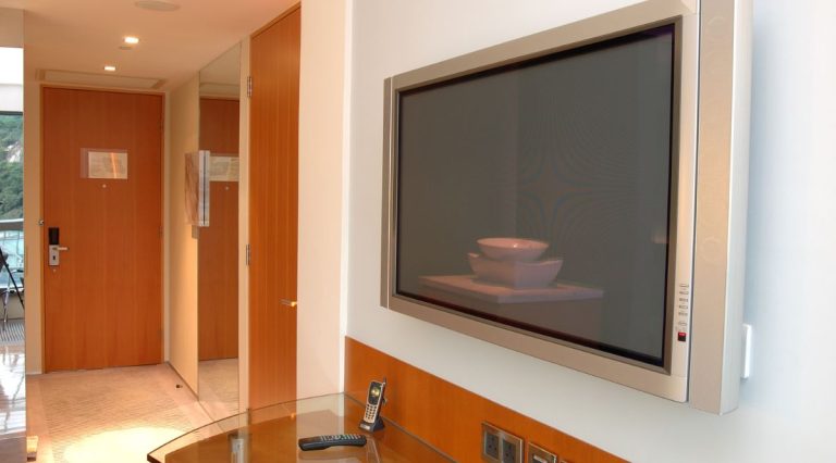 Top 7 Apps Transforming Hospitality TVs in Hotels